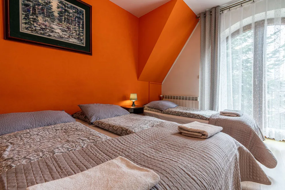 Pokój trzyosobowy nr:12