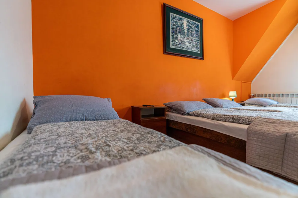 Pokój trzyosobowy nr:12